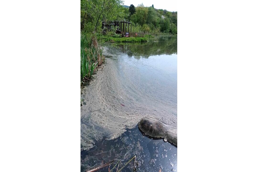 FOTO: Neporiadok vo vodnej nádrži Sigord, foto 16