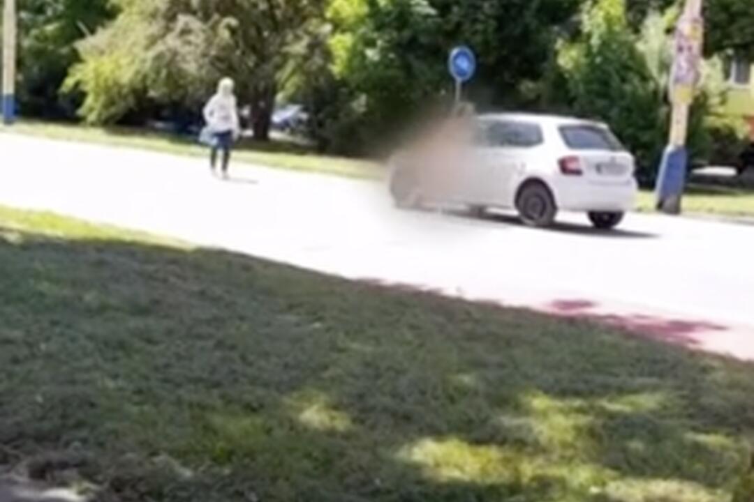 FOTO: V Prešove počas bieleho dňa pobehovala nahá žena, foto 4