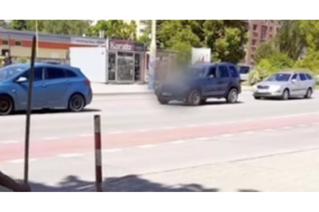 FOTO: V Prešove počas bieleho dňa pobehovala nahá žena, foto 6