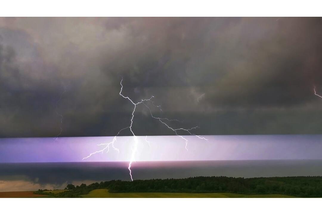 FOTO: Nad Prešovom sa objavila desivá supercela, foto 2