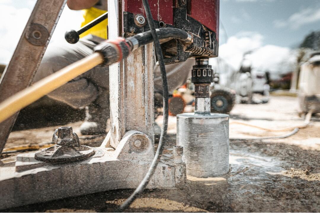 FOTO: Práce na moste v Štrbe pokročili. Predpokladaný termín ukončenia prác je v novembri, foto 3