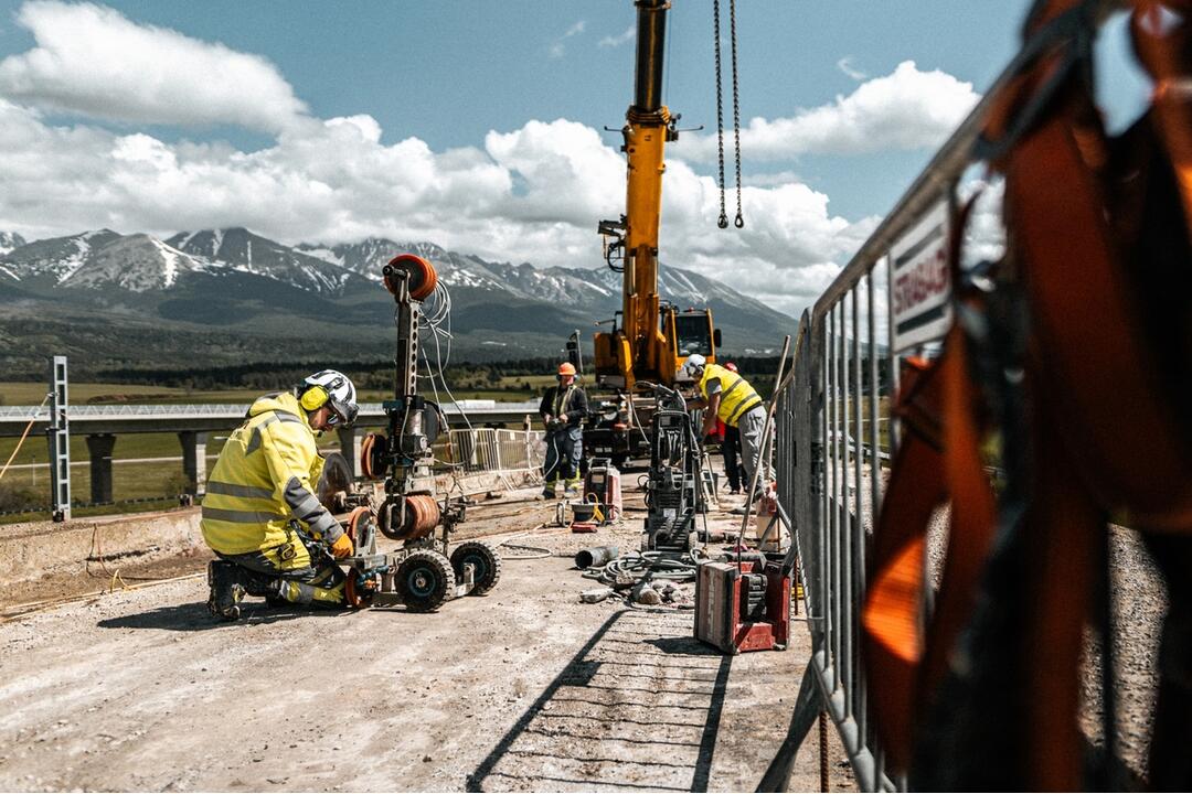 FOTO: Práce na moste v Štrbe pokročili. Predpokladaný termín ukončenia prác je v novembri, foto 6