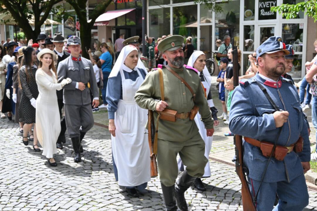 FOTO: Humenné sa vrátilo v čase. Ocitli sa v dobe prvej republiky, foto 10