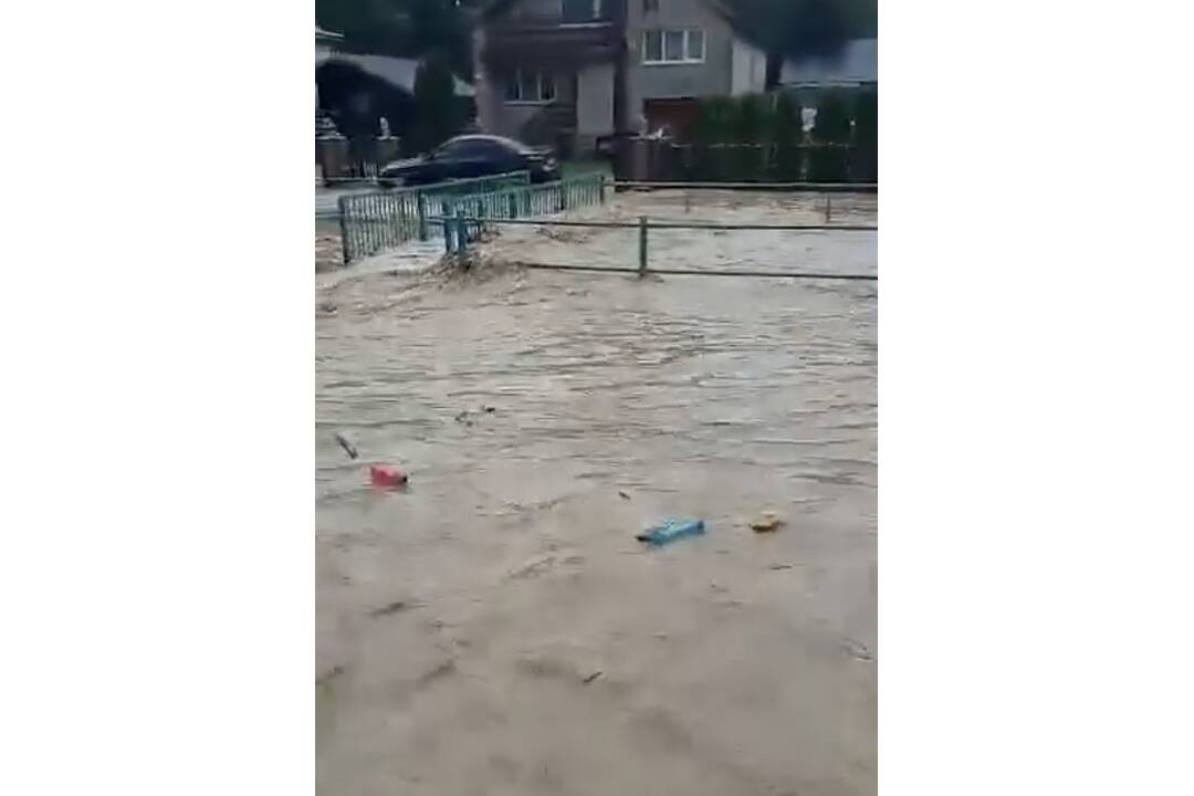 FOTO: Vranov nad Topľou zaplavila po prívalových dažďoch voda, foto 10