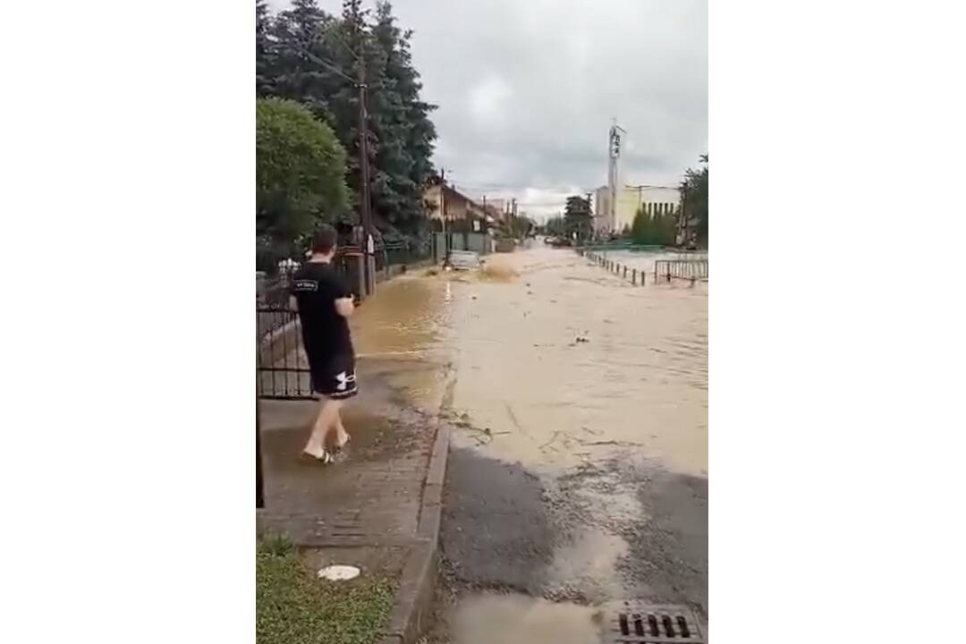 FOTO: Vranov nad Topľou zaplavila po prívalových dažďoch voda, foto 12