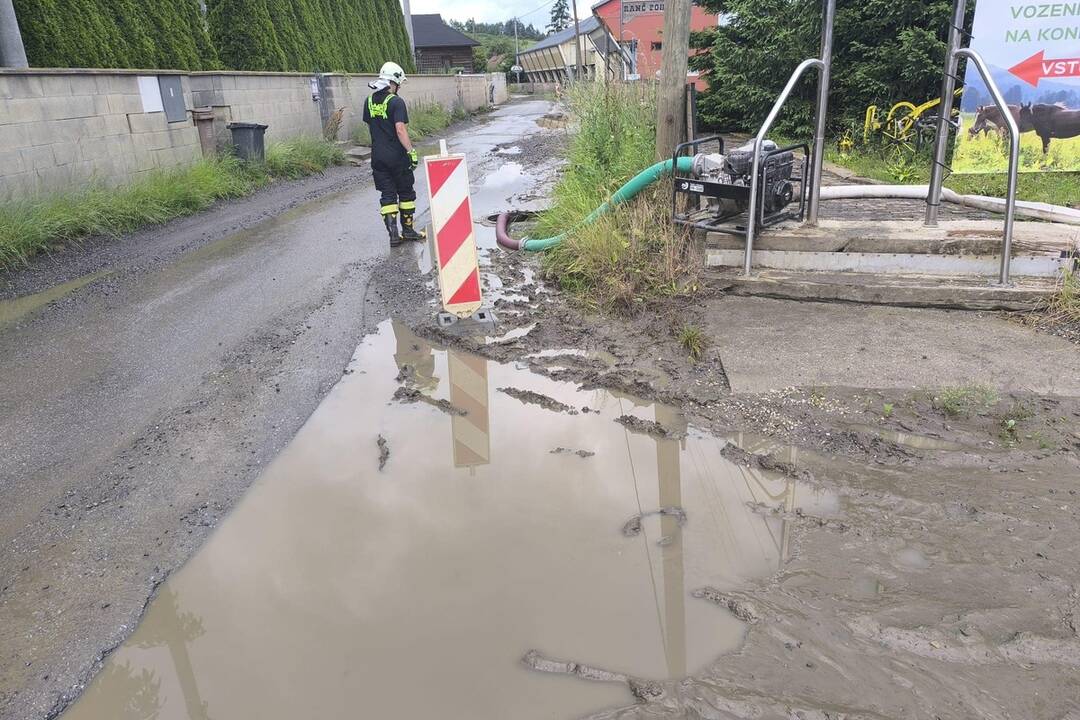 FOTO: Zatopená cesta v časti Kúty, foto 2
