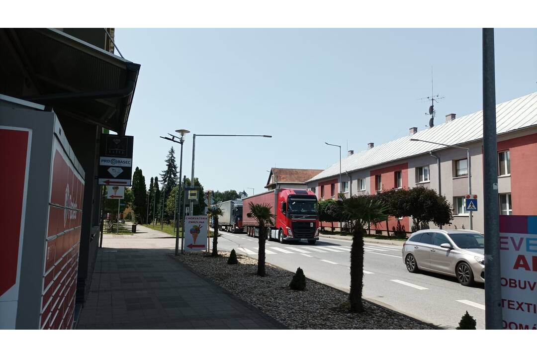 FOTO: V Giraltovciach došlo k dopravnej nehode, foto 2