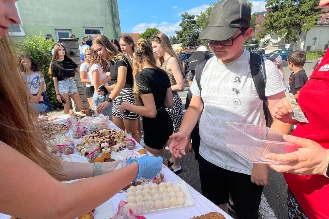 FOTO: Žiači Gymnázia v Stropkove napiekli dobrokoláče pre dobrú vec, foto 2