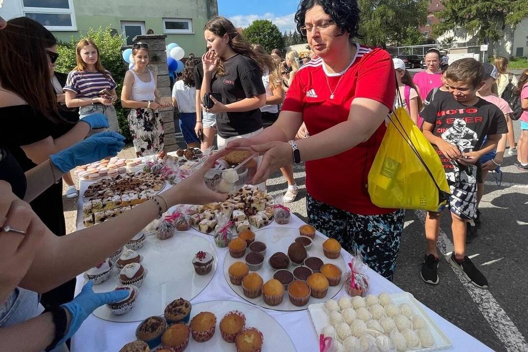 FOTO: Žiači Gymnázia v Stropkove napiekli dobrokoláče pre dobrú vec, foto 3