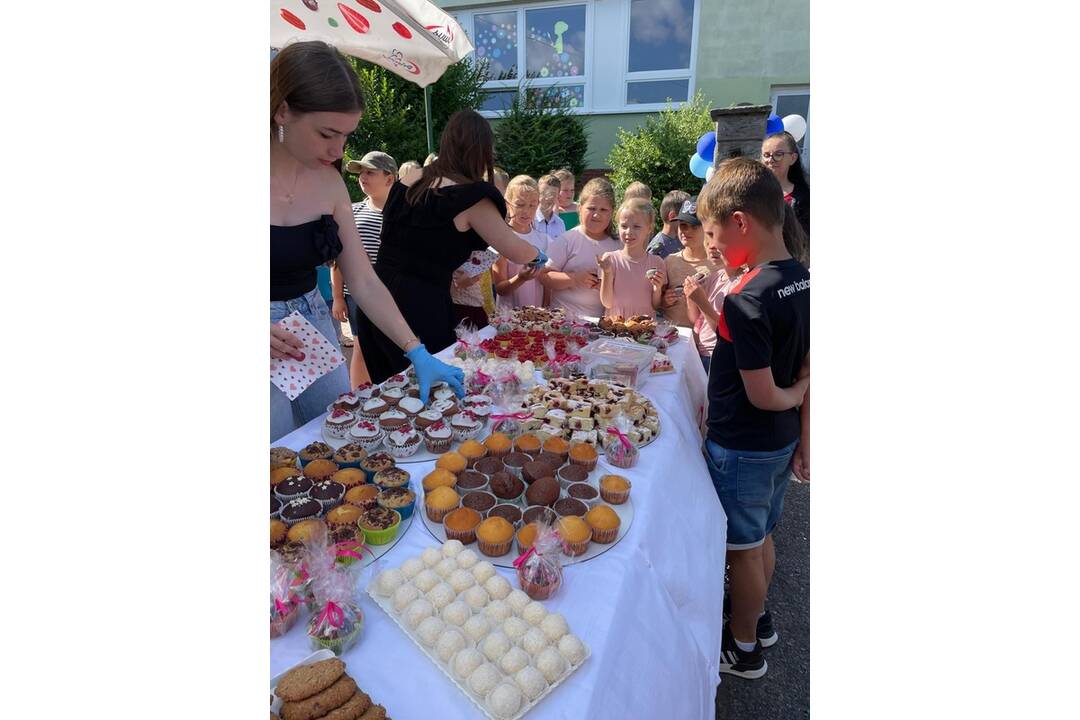 FOTO: Žiači Gymnázia v Stropkove napiekli dobrokoláče pre dobrú vec, foto 4