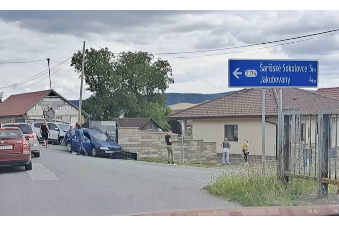 FOTO: Na križovatke v Orkucanoch došlo k zrážke dvoch áut, foto 2