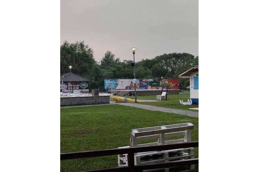 FOTO: Búrka vo Vranove nad Topľou za sebou zanechala spúšť, foto 16