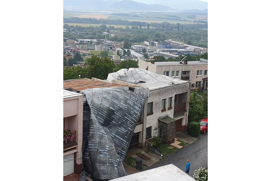 FOTO: Búrka vo Vranove nad Topľou za sebou zanechala spúšť, foto 18