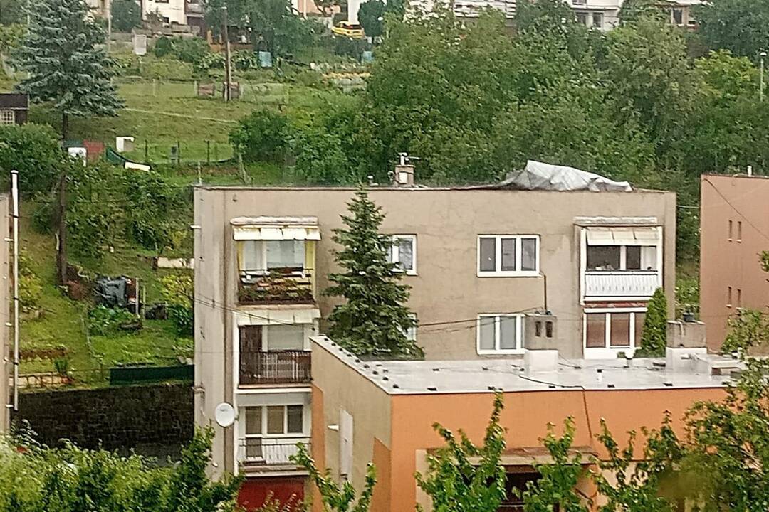 FOTO: Búrka vo Vranove nad Topľou za sebou zanechala spúšť, foto 24