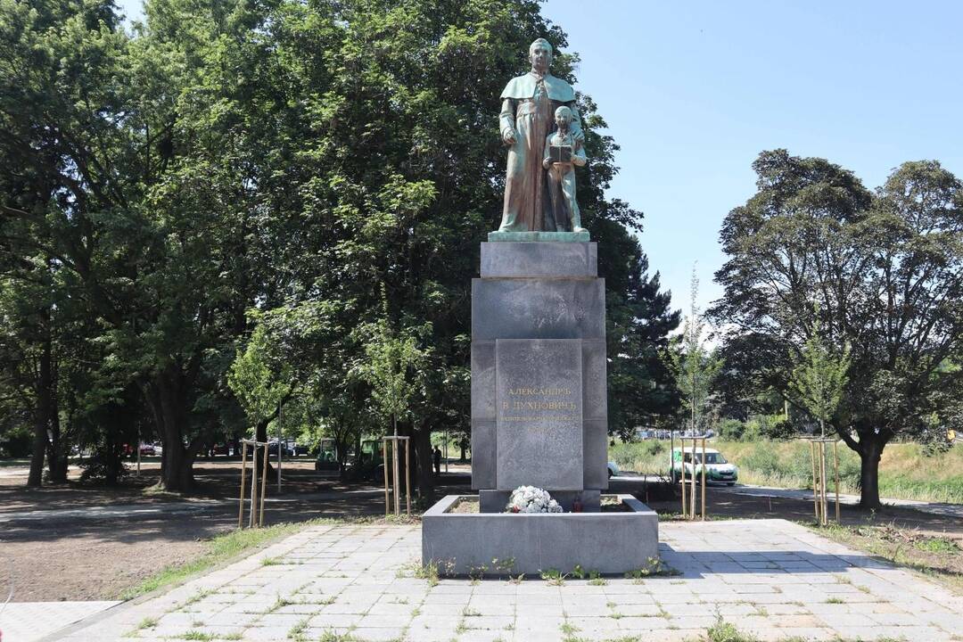 FOTO: Pomník Alexandra Duchnoviča v Prešove prechádza obnovou, foto 2