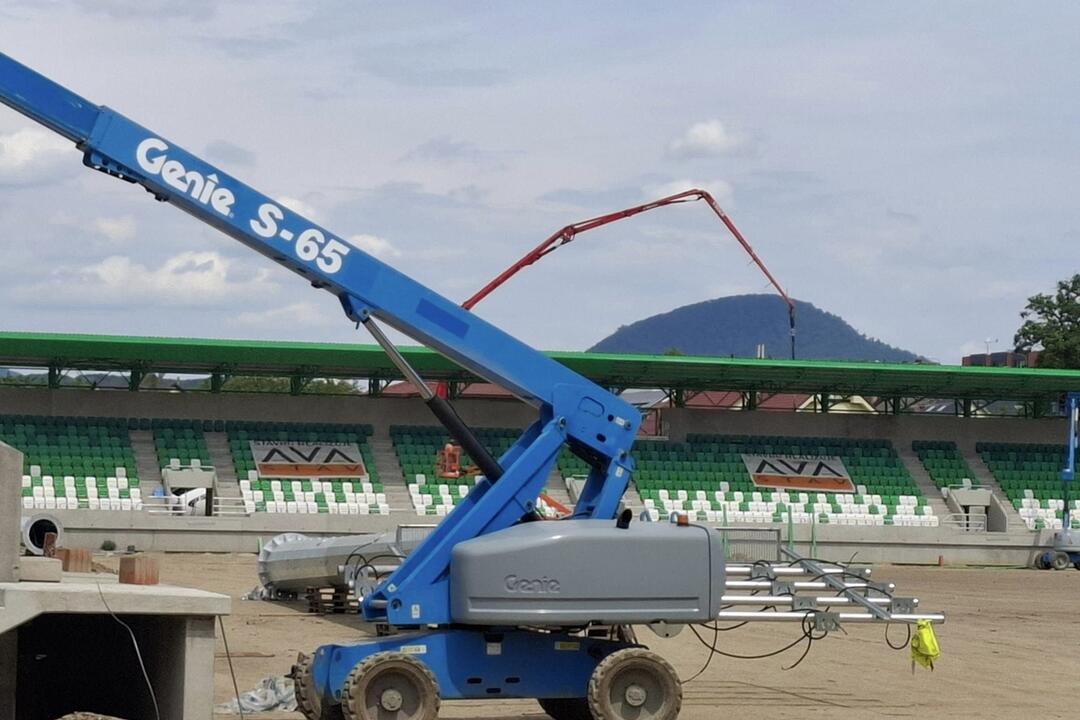 FOTO: Výstavba prešovského štadióna - osvetlenie, foto 1