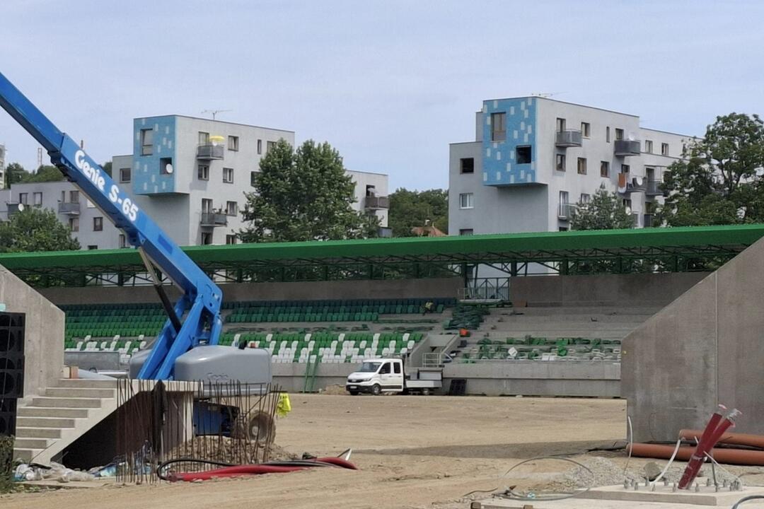 FOTO: Výstavba prešovského štadióna - osvetlenie, foto 3