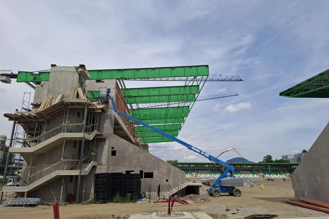 FOTO: Výstavba prešovského štadióna - osvetlenie, foto 4