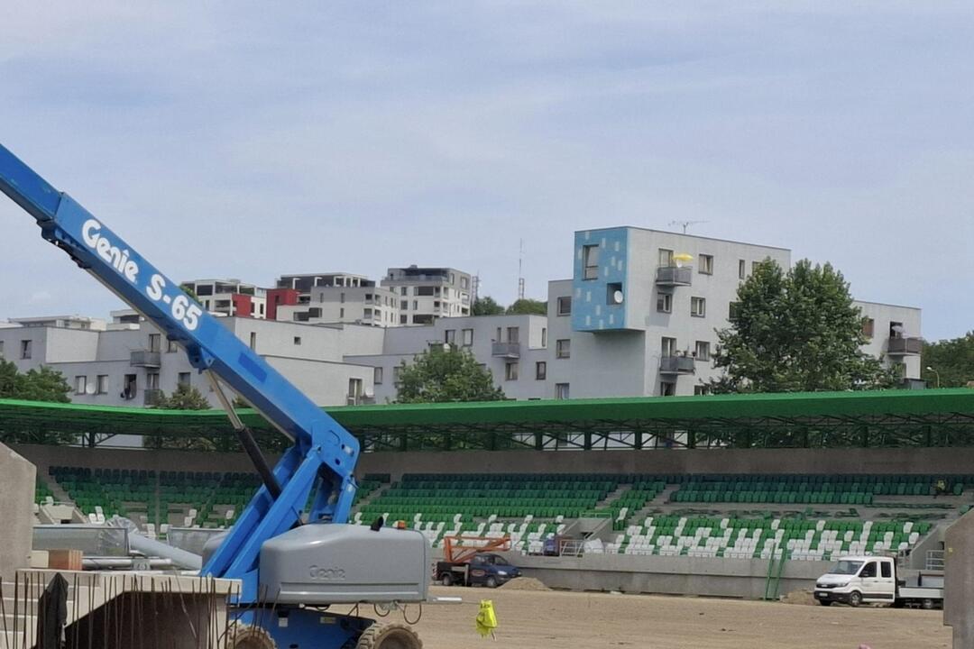 FOTO: Výstavba prešovského štadióna - osvetlenie, foto 7