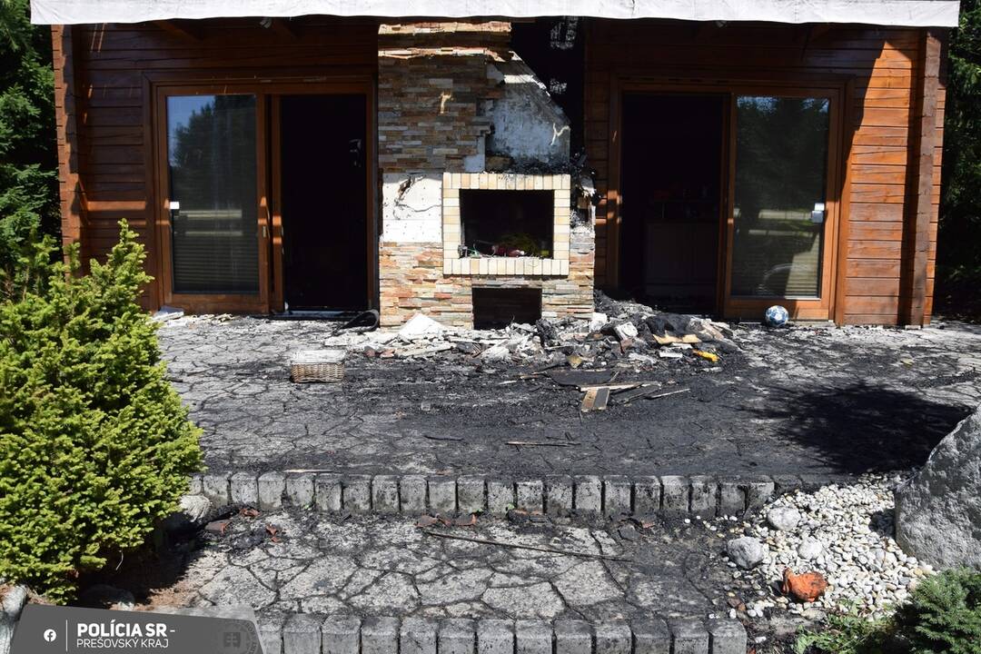 FOTO: Páchateľ podpálil drevenicu v okrese Poprad, foto 2