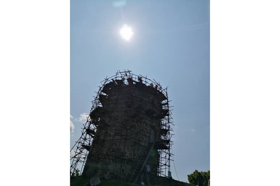 FOTO: Na Hrade Šariš naďalej prebiehajú stavebné práce, foto 1