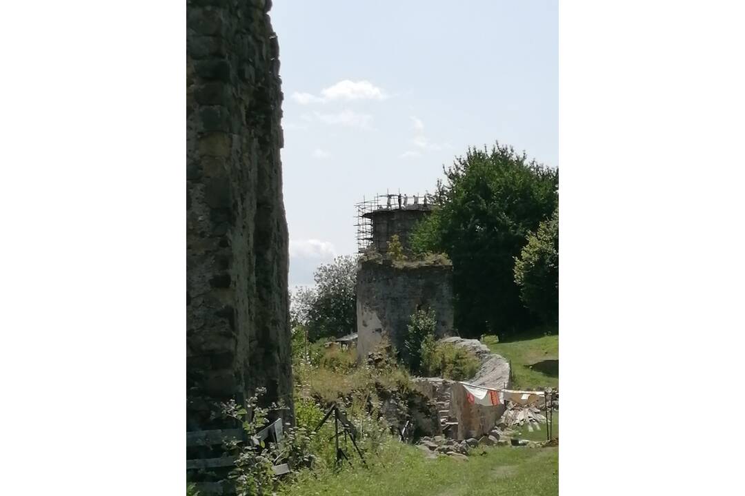 FOTO: Na Hrade Šariš naďalej prebiehajú stavebné práce, foto 4