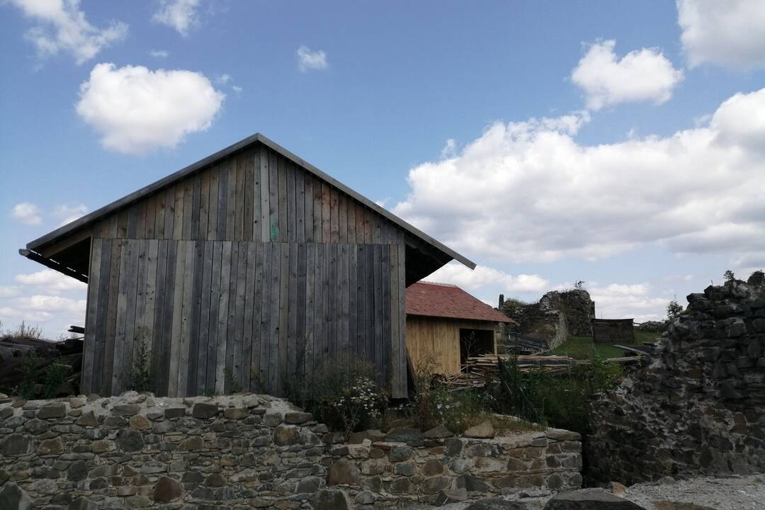 FOTO: Na Hrade Šariš naďalej prebiehajú stavebné práce, foto 5