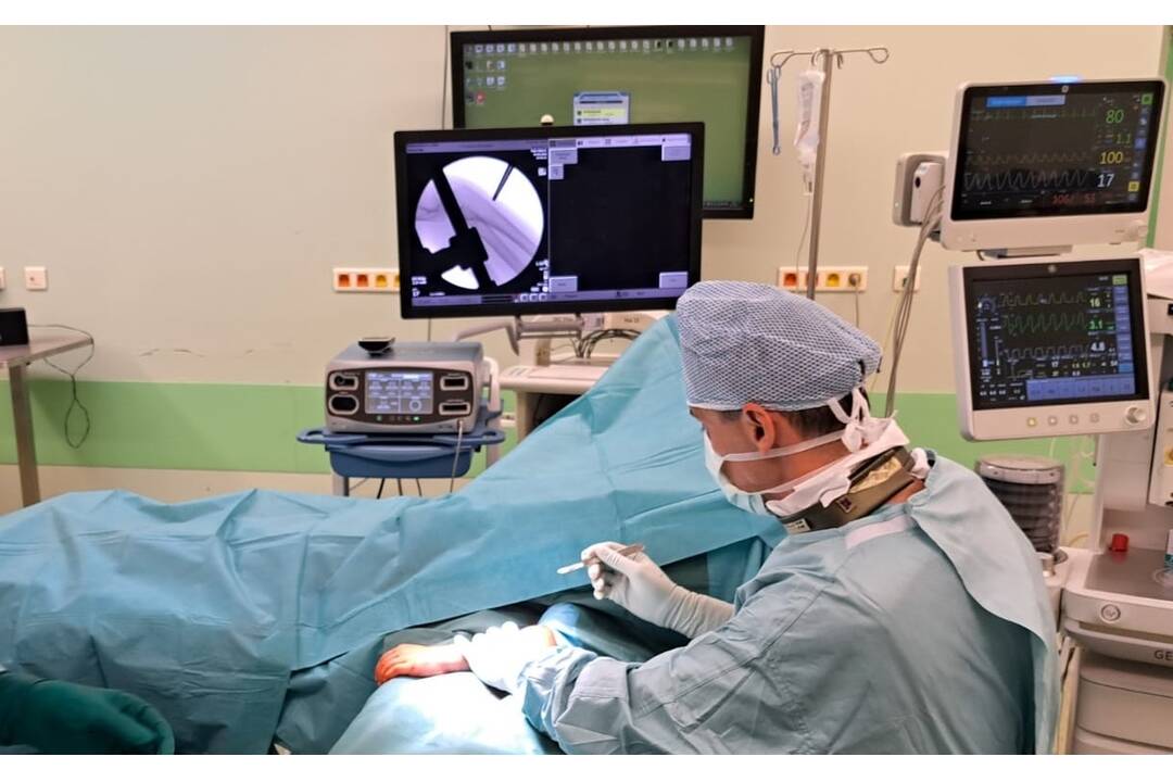 FOTO: Dve unikátne operácie v prešovskej nemocnici počas jedného dňa, foto 5