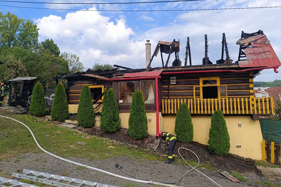 FOTO: Dom v Hraničnom zasiahol ničivý požiar, foto 1