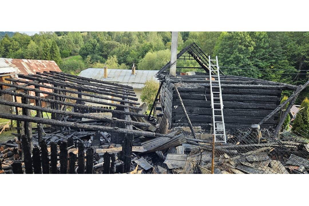 FOTO: Dom v Hraničnom zasiahol ničivý požiar, foto 3