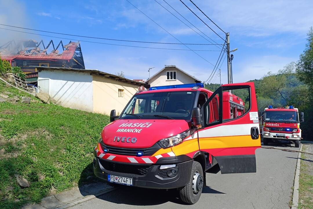 FOTO: Dom v Hraničnom zasiahol ničivý požiar, foto 4