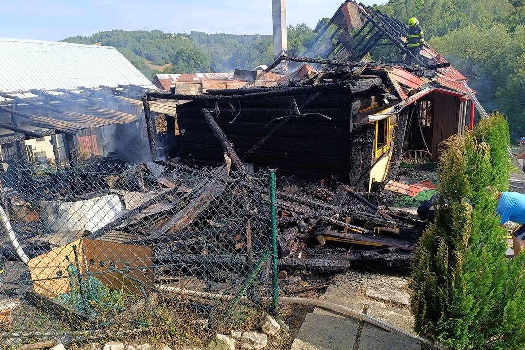 FOTO: Dom v Hraničnom zasiahol ničivý požiar, foto 5