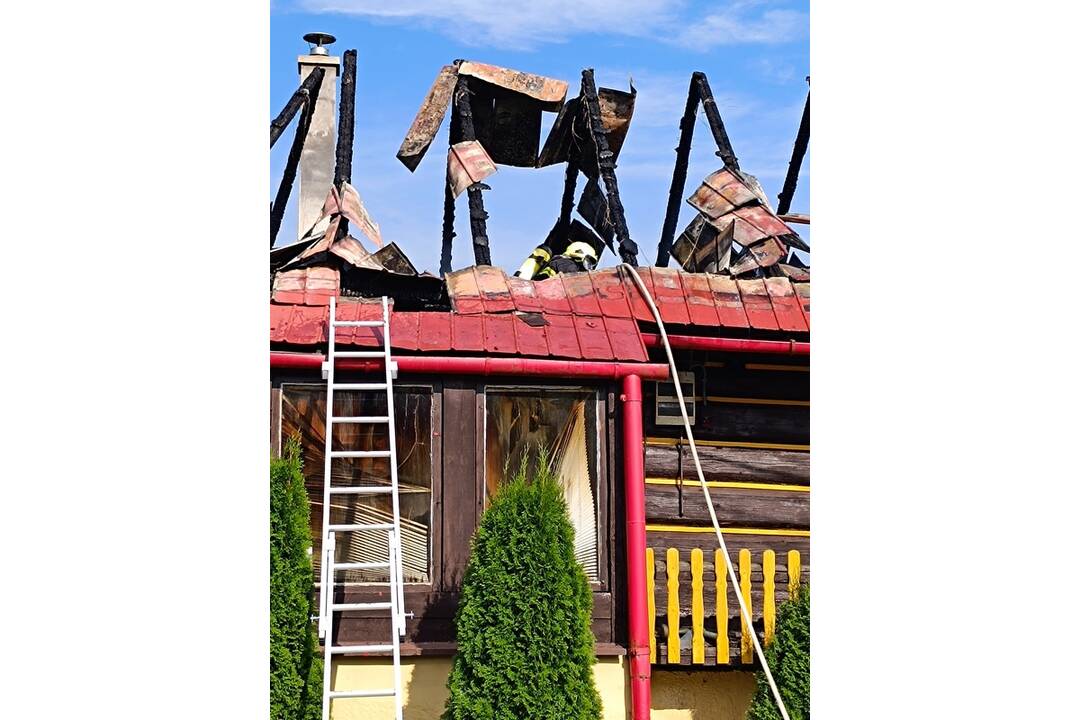 FOTO: Dom v Hraničnom zasiahol ničivý požiar, foto 6