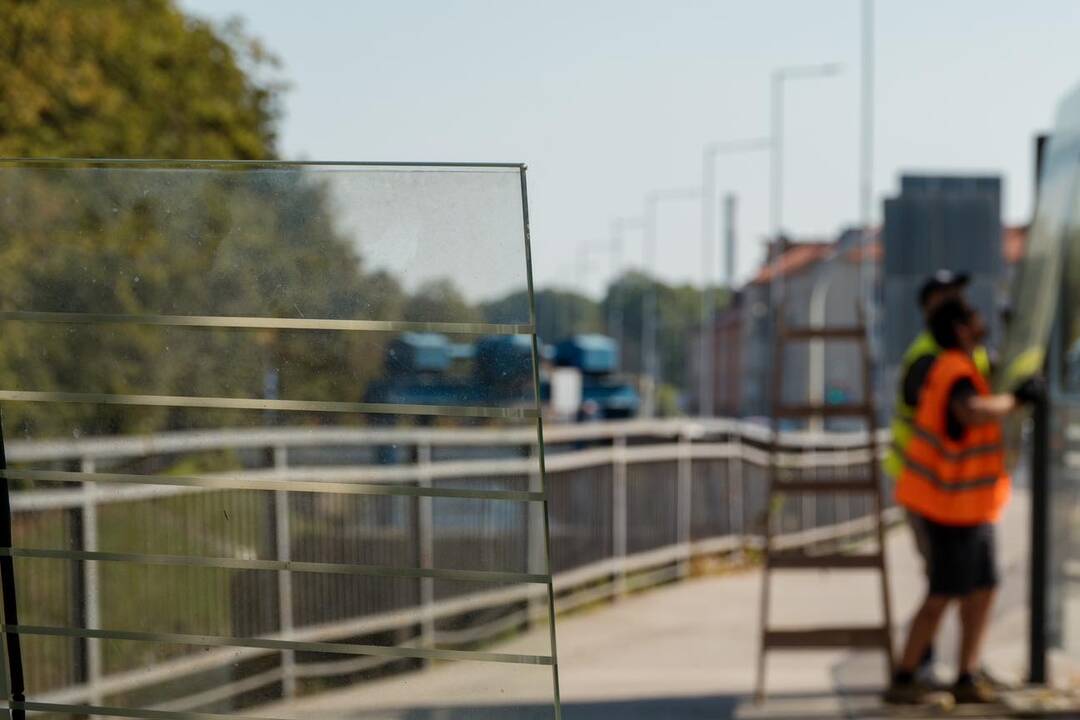 FOTO: V Poprade sa menia strechy na prístreškoch, foto 3