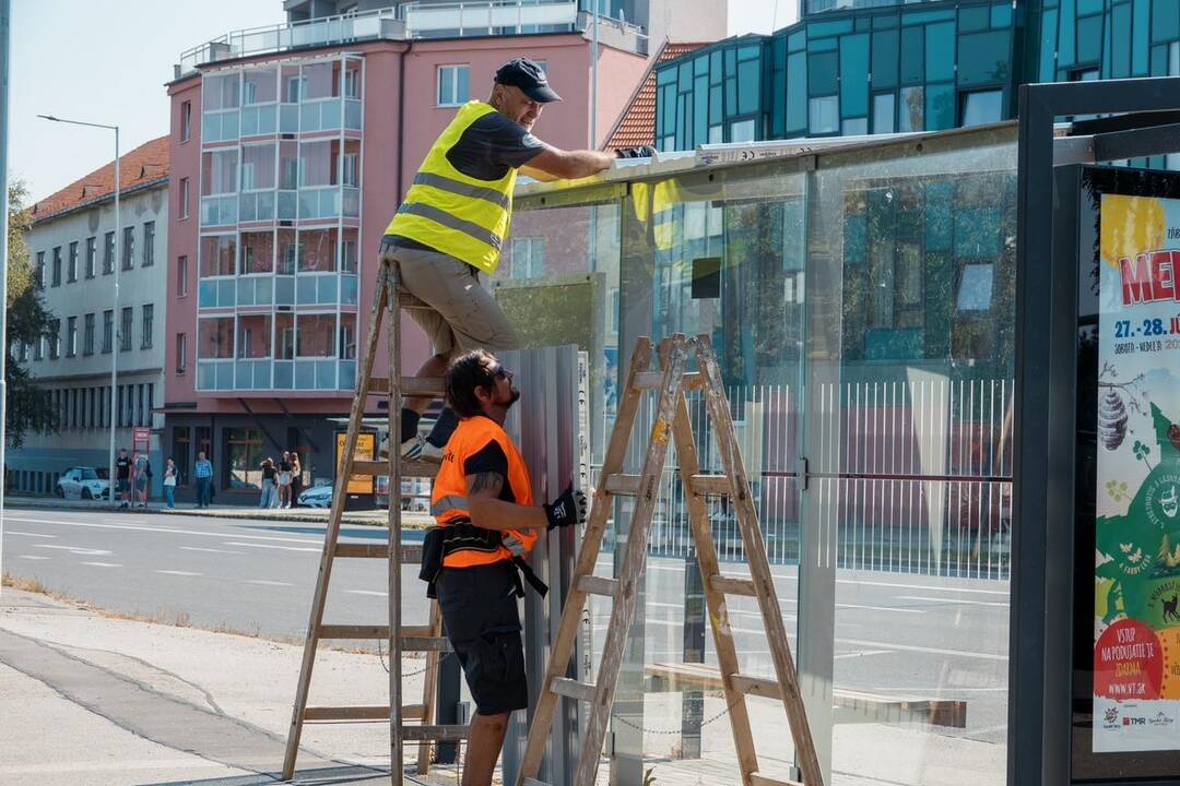 FOTO: V Poprade sa menia strechy na prístreškoch, foto 4