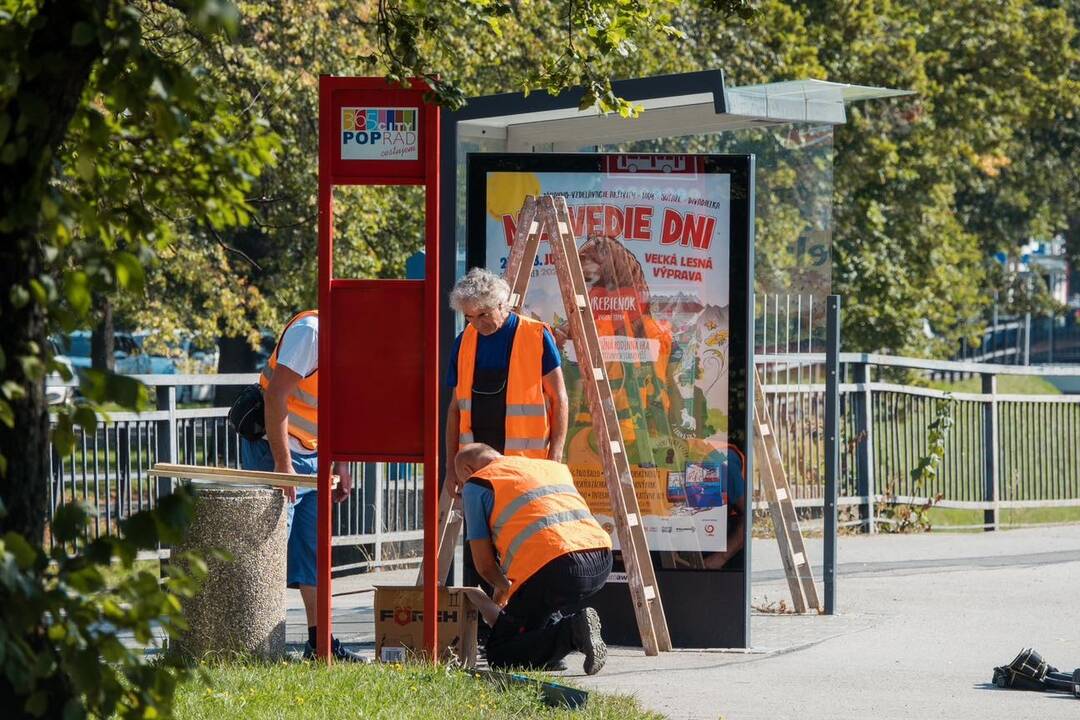 FOTO: V Poprade sa menia strechy na prístreškoch, foto 7