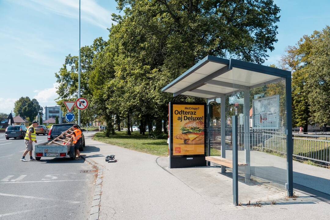 FOTO: V Poprade sa menia strechy na prístreškoch, foto 8