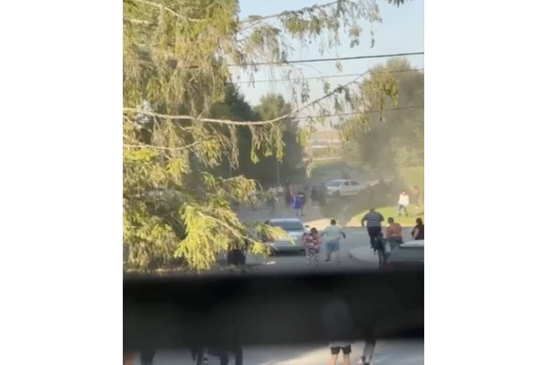 FOTO: Pred škôlkou vo Veľkej Lomnici vyústil dedičský spor do bitky, foto 2