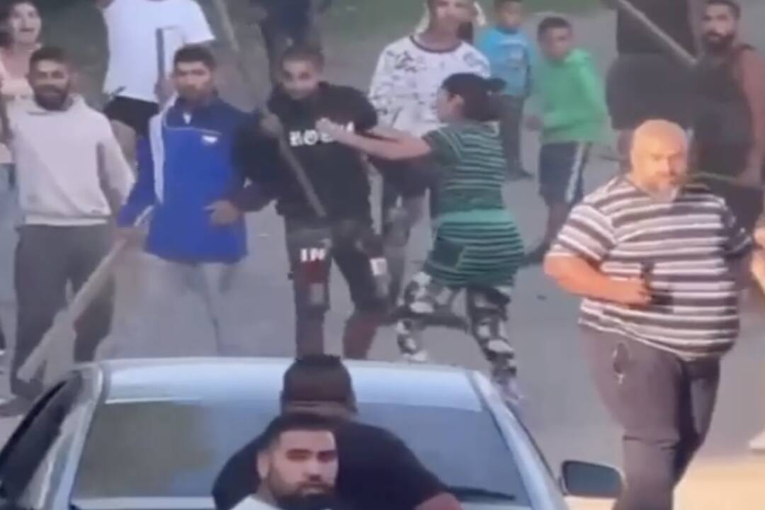 FOTO: Pred škôlkou vo Veľkej Lomnici vyústil dedičský spor do bitky, foto 5