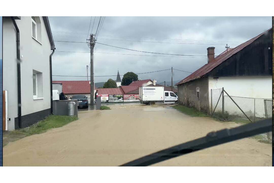 FOTO: V mestskej časti Sabinova sú zaplavené ulice, foto 4