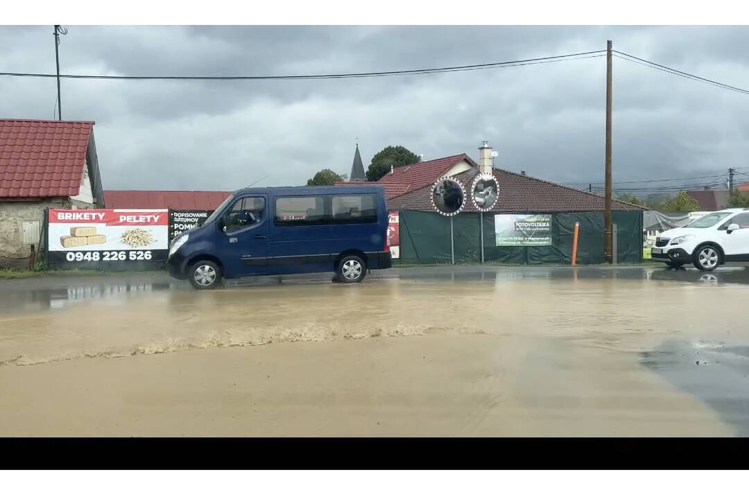 FOTO: V mestskej časti Sabinova sú zaplavené ulice, foto 5
