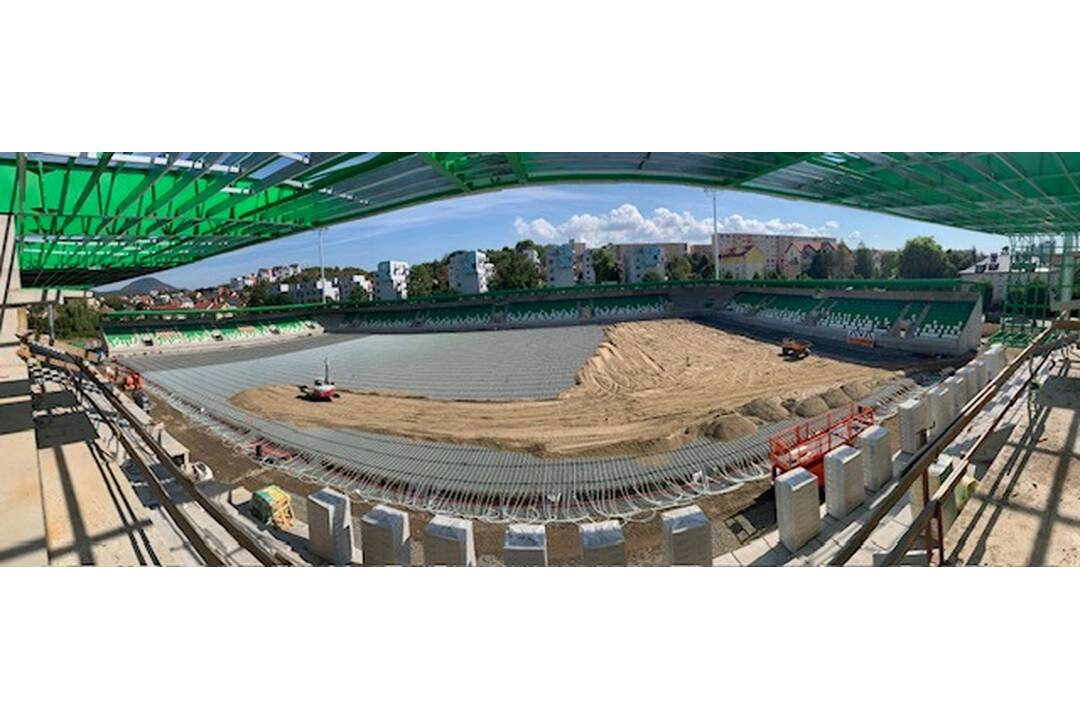 FOTO: Vo Futbal Tatran Aréne sa už pripravuje hracia plocha, foto 2