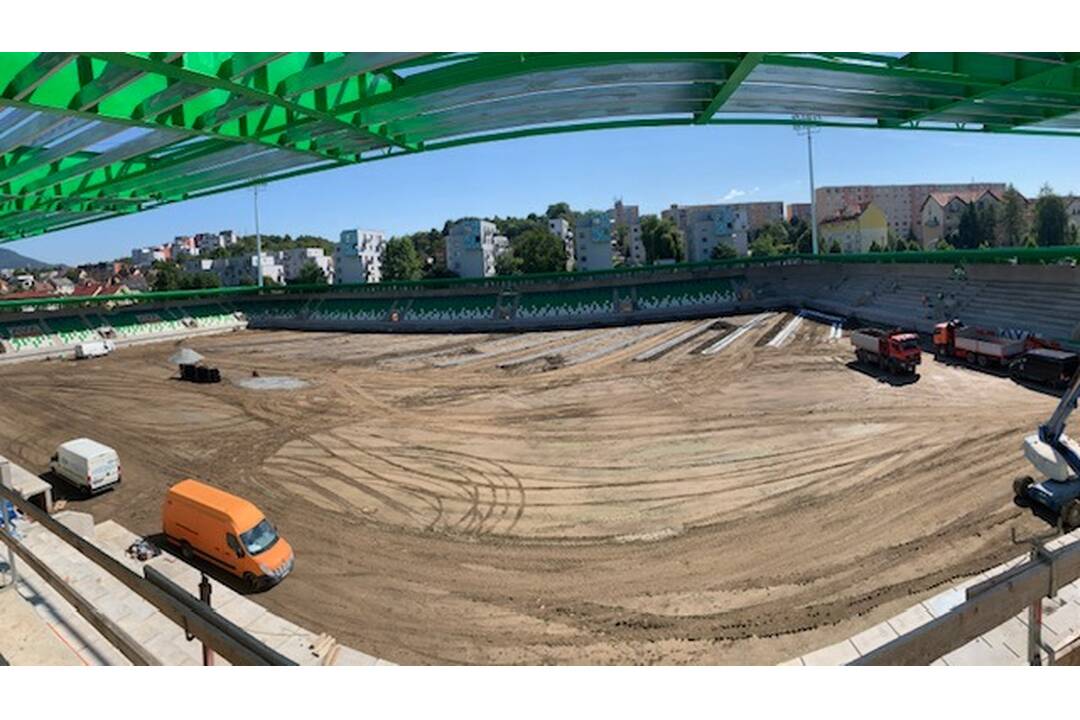FOTO: Vo Futbal Tatran Aréne sa už pripravuje hracia plocha, foto 3