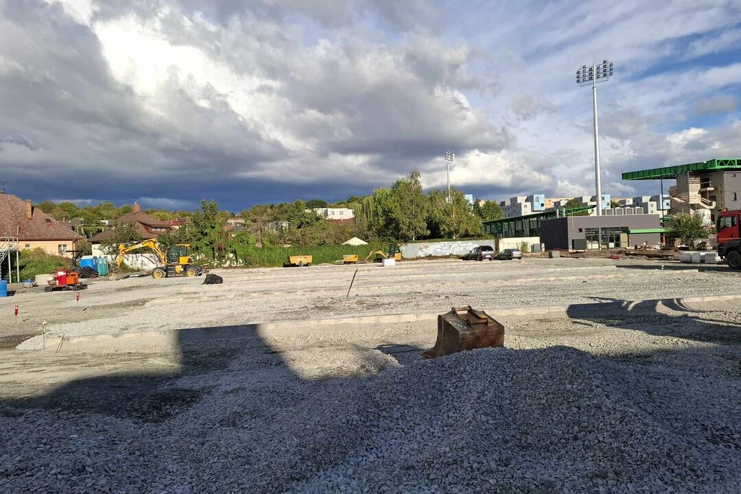 FOTO: Vo Futbal Tatran Aréne sa už pripravuje hracia plocha, foto 6