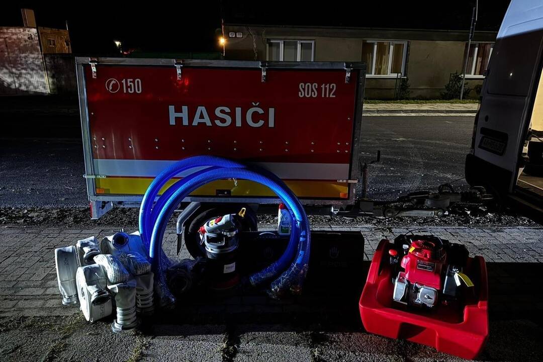 FOTO: Dobrovoľní hasiči z Prešova pomáhali na západe Slovenska po záplavách, foto 7