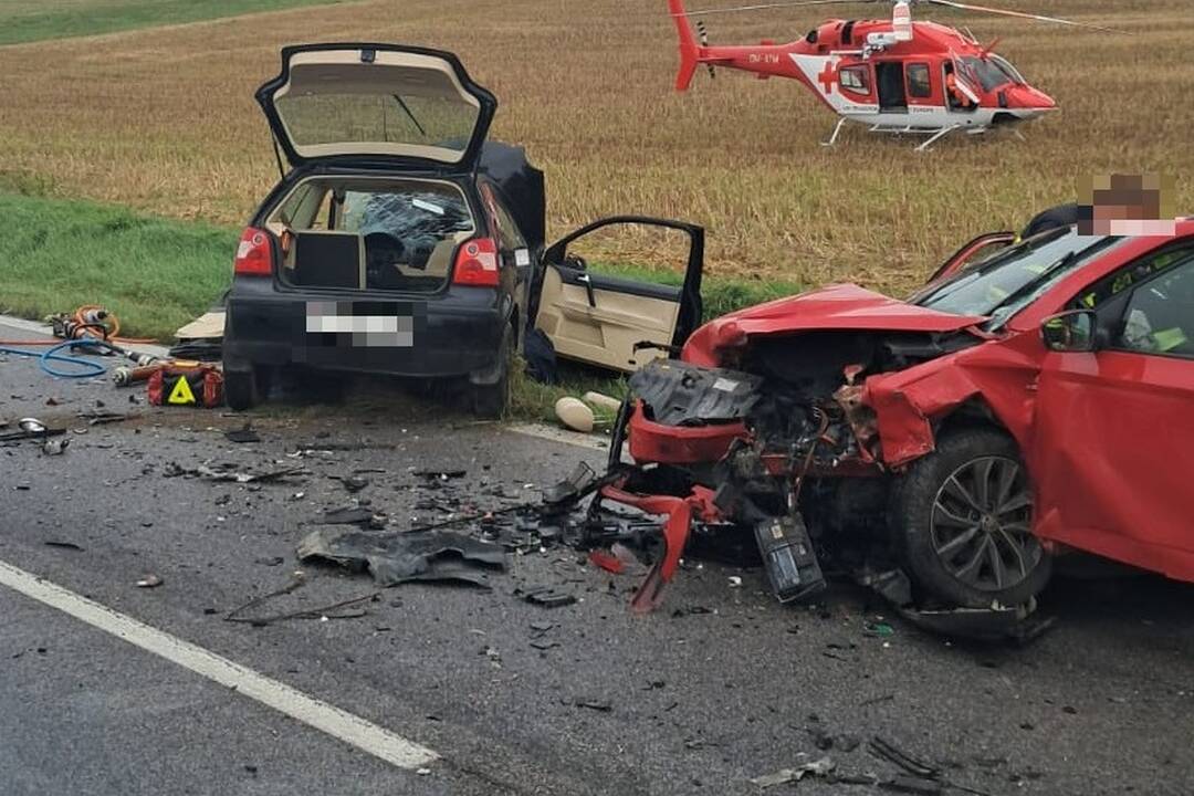 FOTO: Vážna dopravná nehoda medzi Kežmarkom a Huncovcami, foto 2
