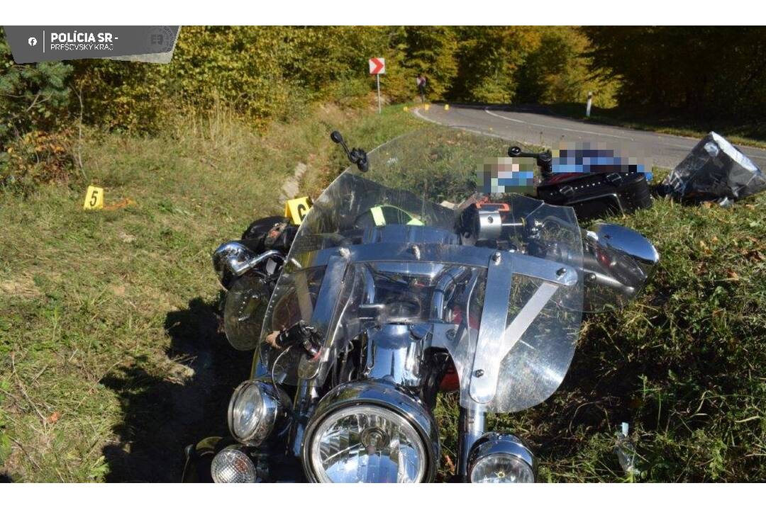FOTO: Vážna dopravná nehoda motorkára v okrese Bardejov, foto 1
