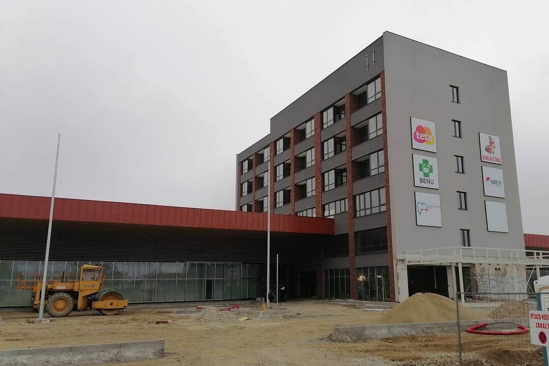 FOTO: Rekonštrukcia socialistického závodu ZPA Křižík napreduje, foto 1