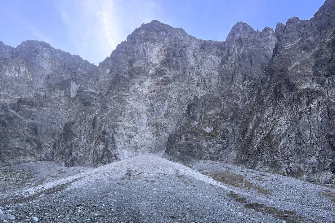 FOTO:  Vo Vysokých Tatrách došlo ku skalnému zosuvu, foto 1