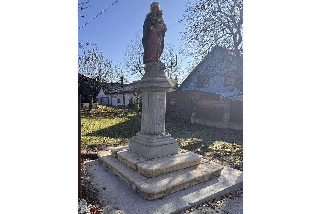 FOTO: Socha Panny Márie Škapuliarskej je na pôvodnom mieste, foto 1